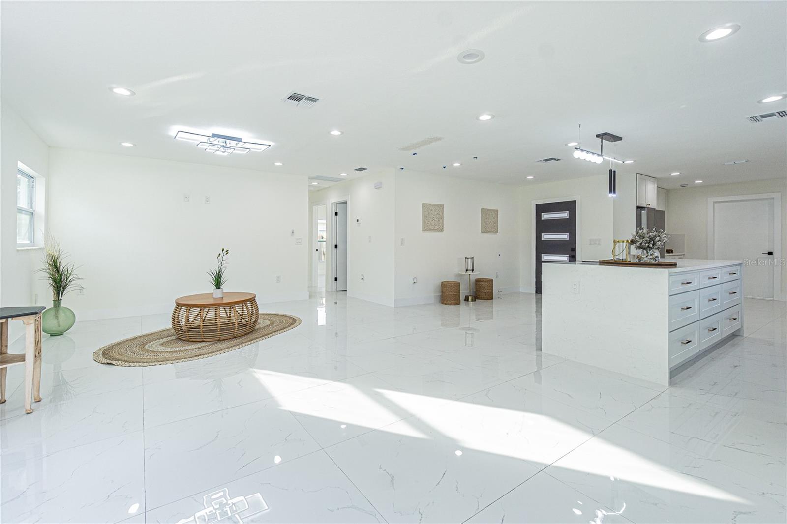 7408 W HENRY AVE, TAMPA, FL, 33615