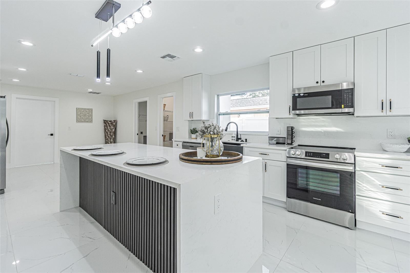 7408 W HENRY AVE, TAMPA, FL, 33615