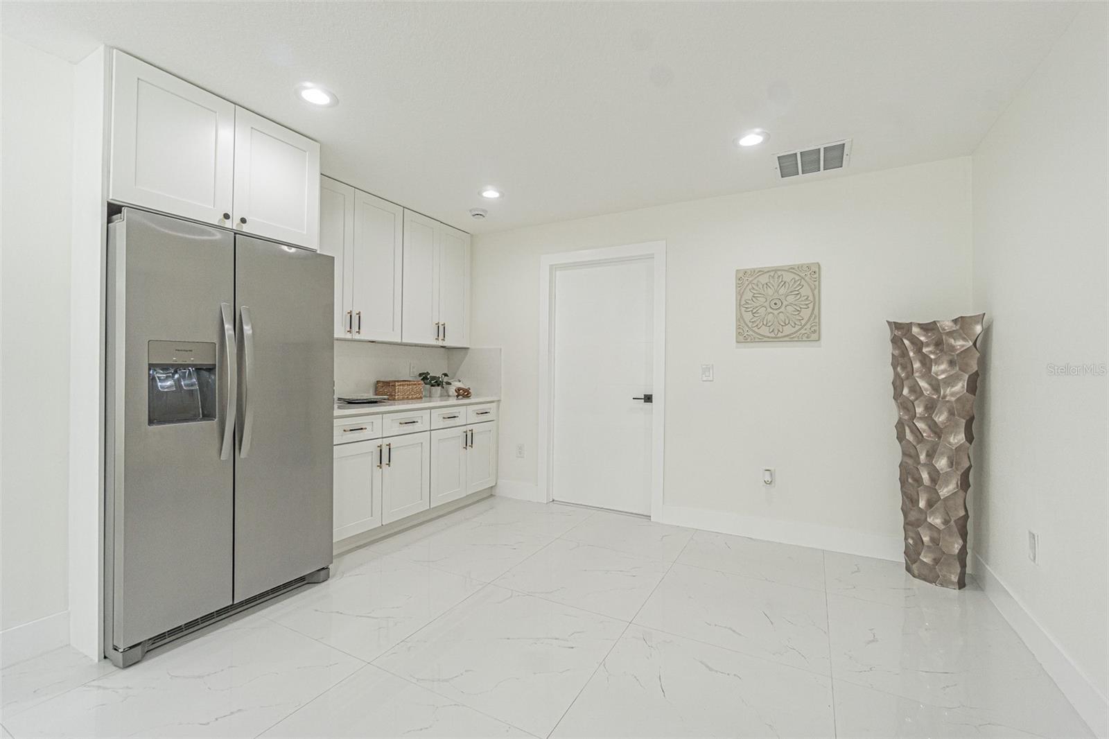 7408 W HENRY AVE, TAMPA, FL, 33615