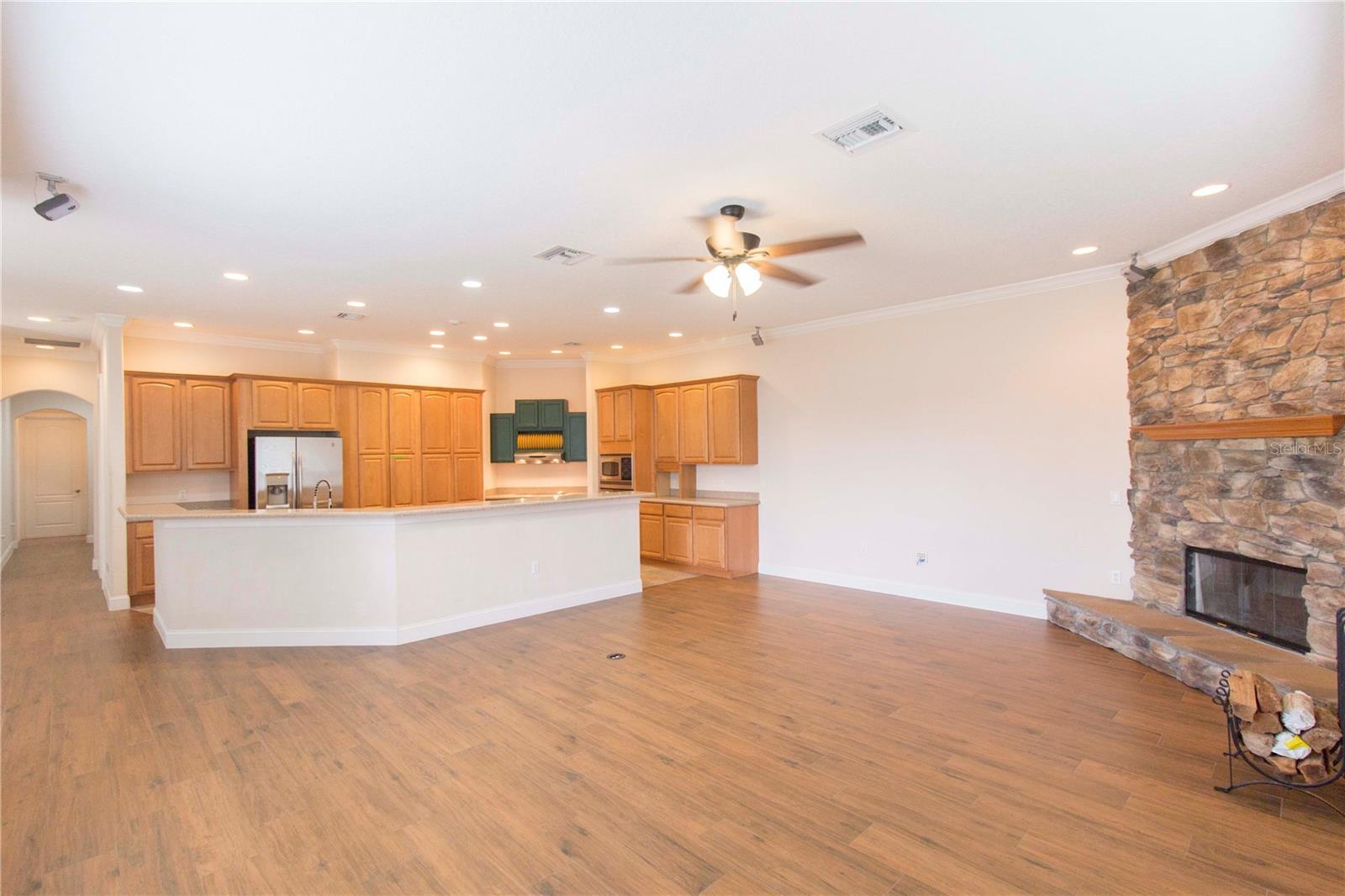 1380 E LAKE SHORE BLVD, KISSIMMEE, FL, 34744