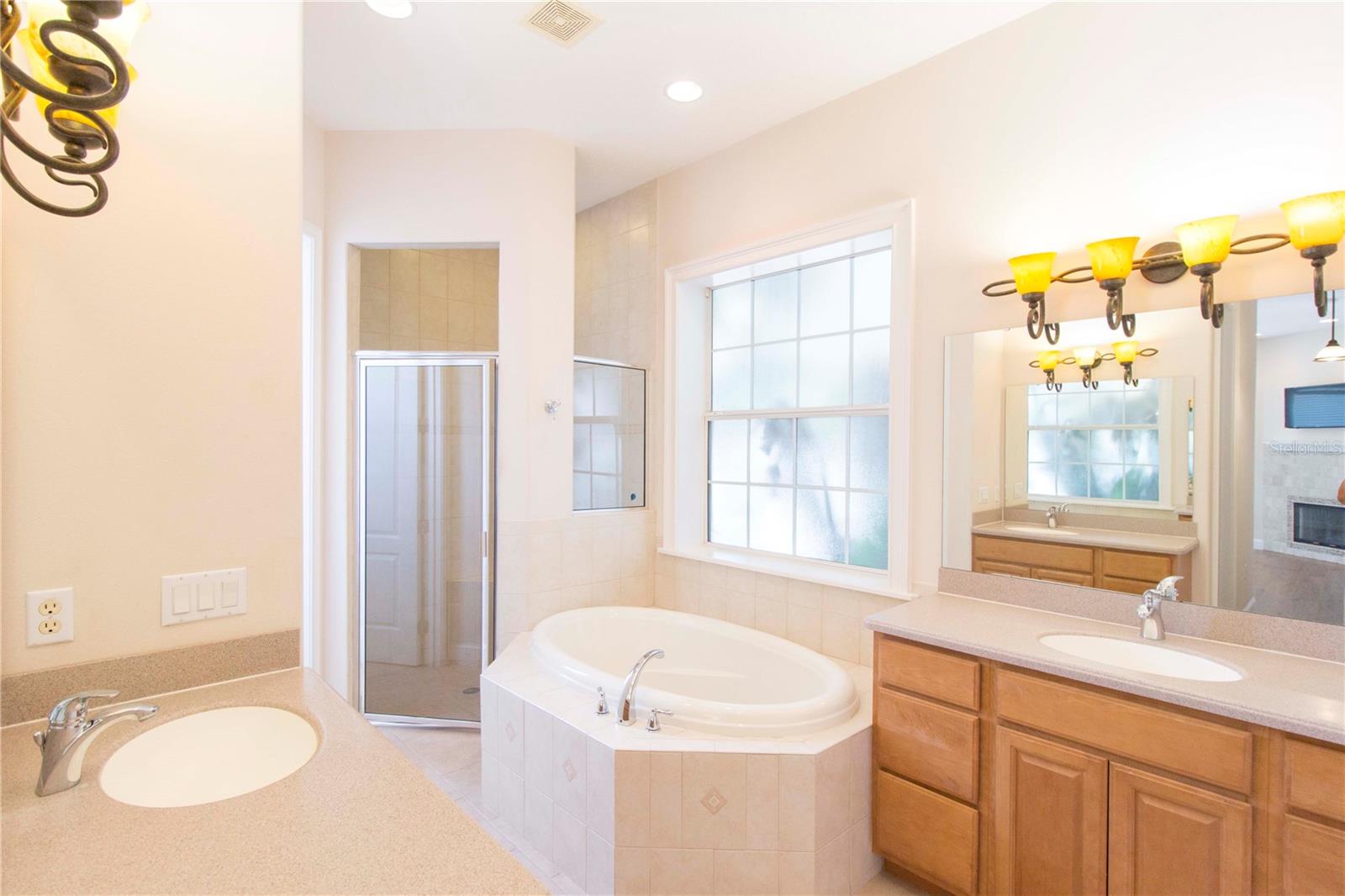 1380 E LAKE SHORE BLVD, KISSIMMEE, FL, 34744