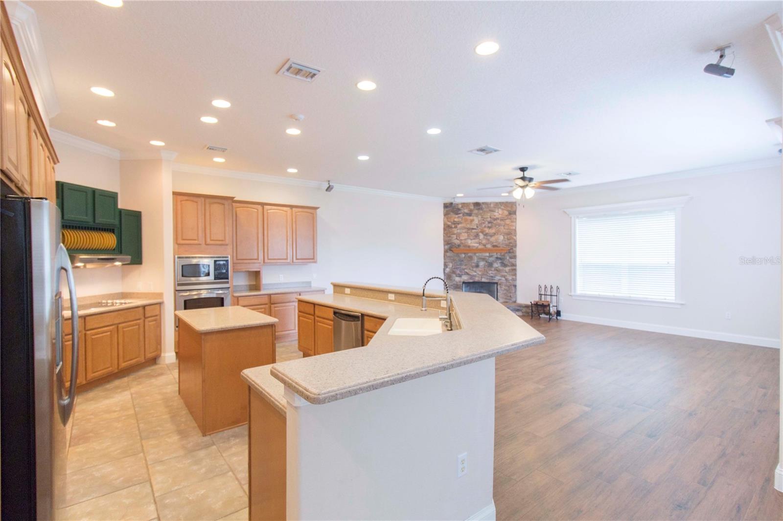 1380 E LAKE SHORE BLVD, KISSIMMEE, FL, 34744