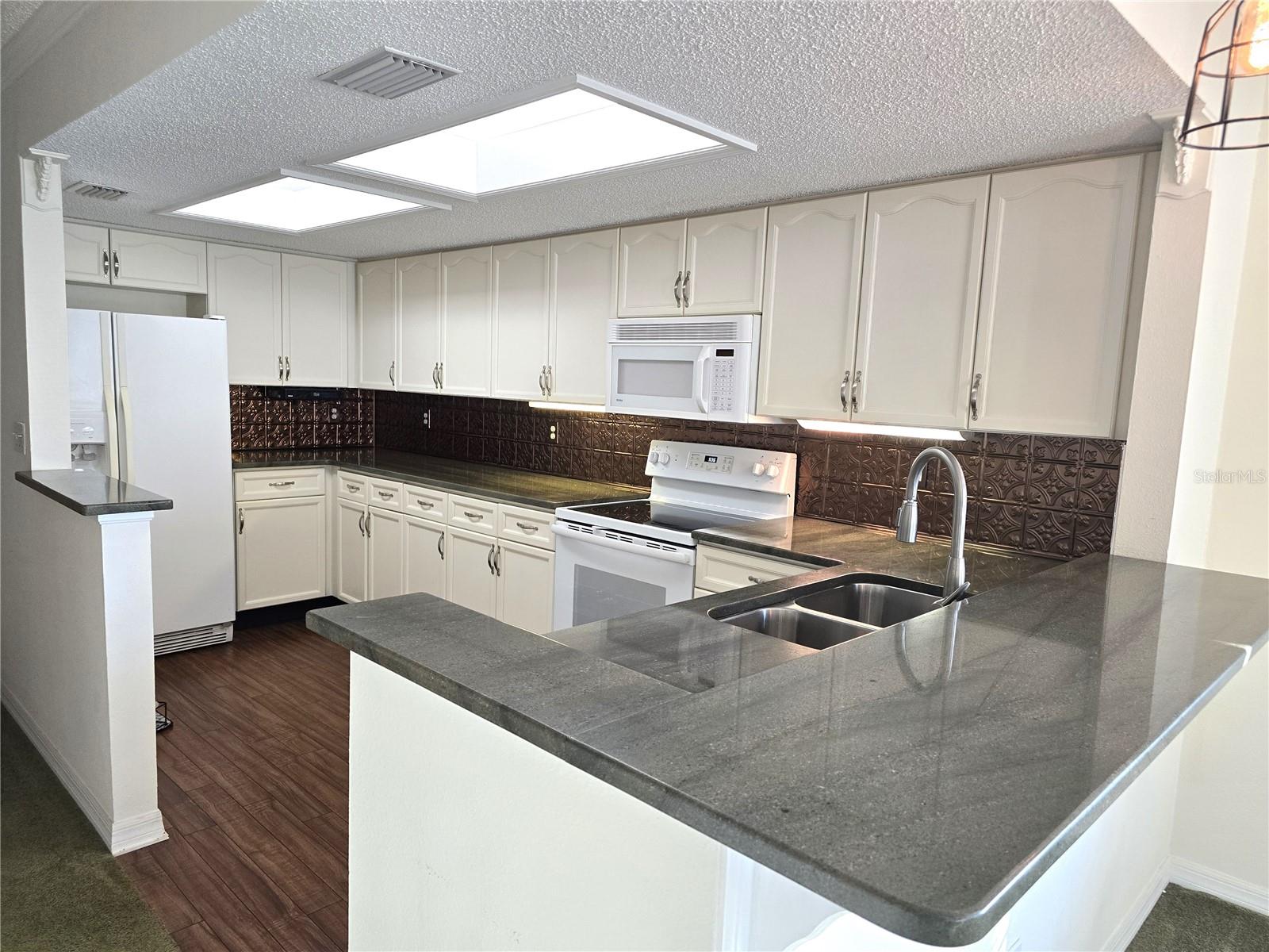 346 MADEIRA CIR, ST PETERSBURG, FL, 33715
