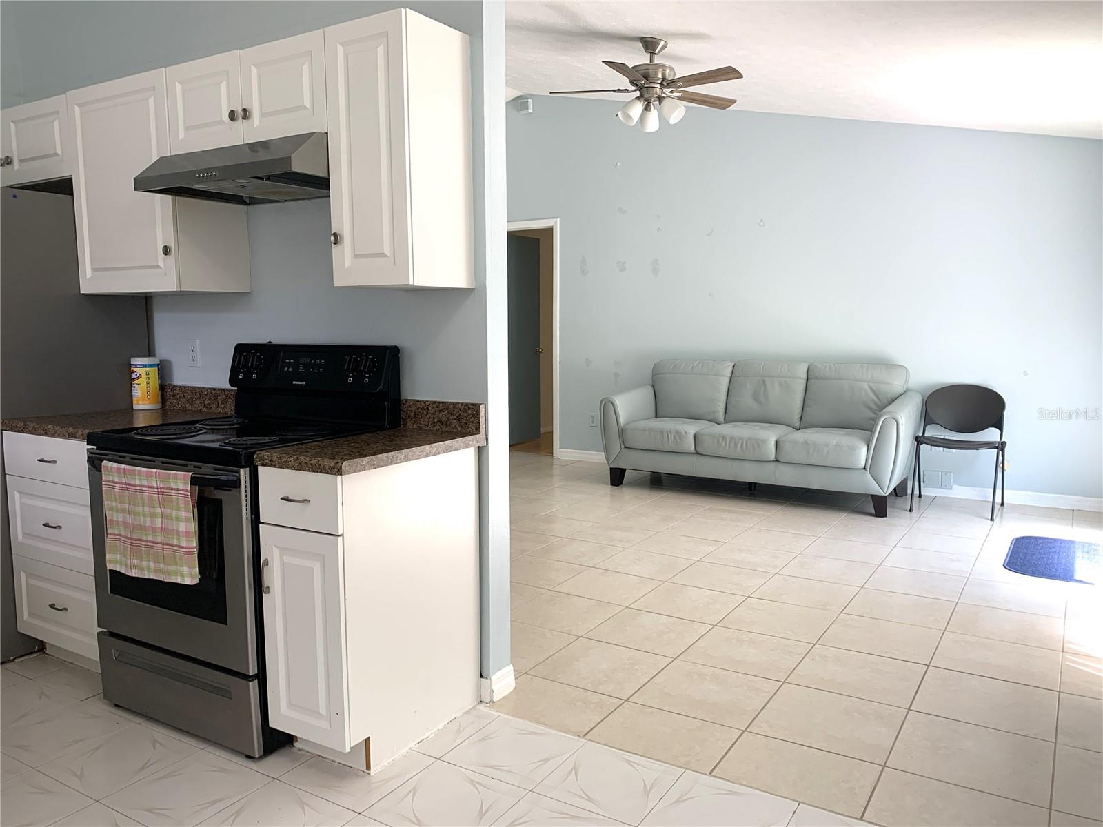 3275 FOX LAKE DR, TAMPA, FL, 33618