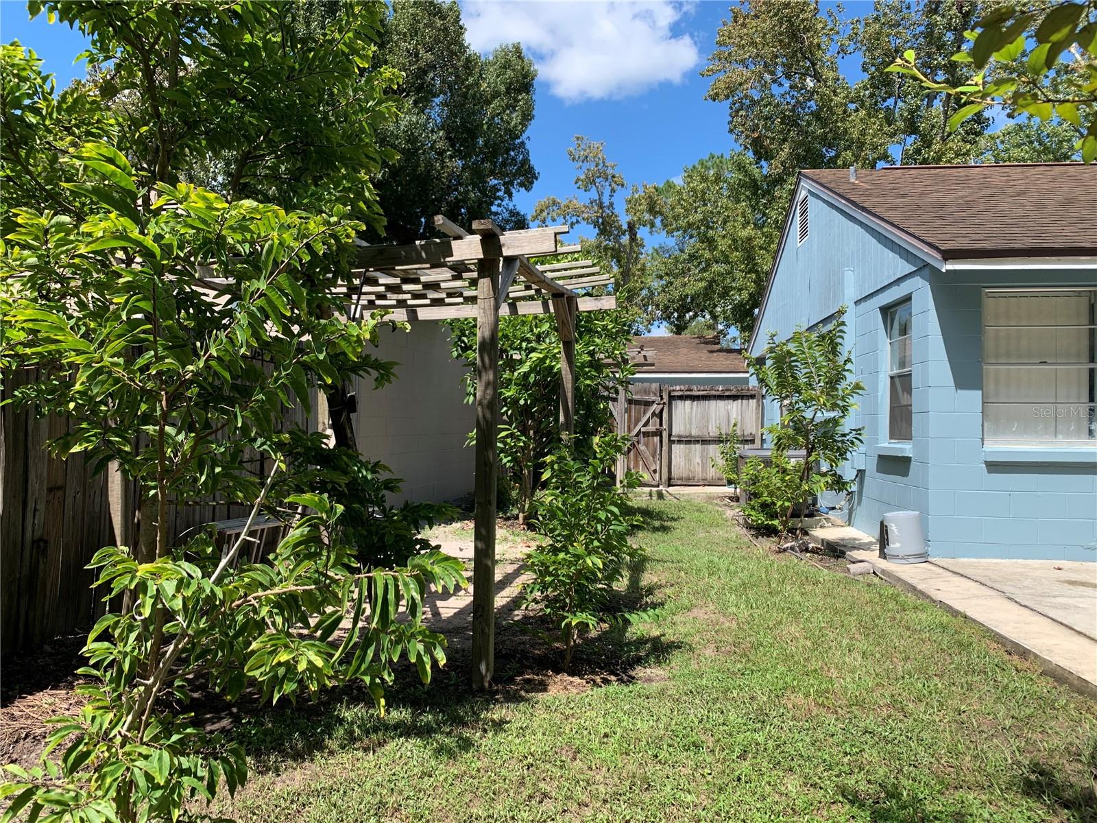 3275 FOX LAKE DR, TAMPA, FL, 33618