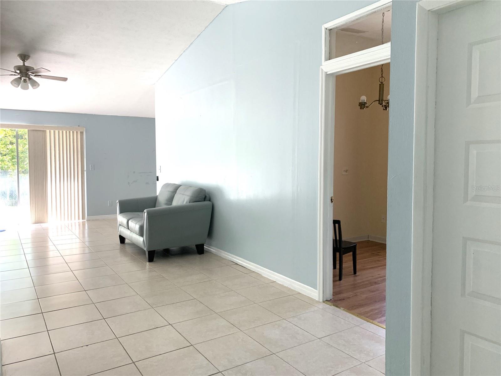 3275 FOX LAKE DR, TAMPA, FL, 33618