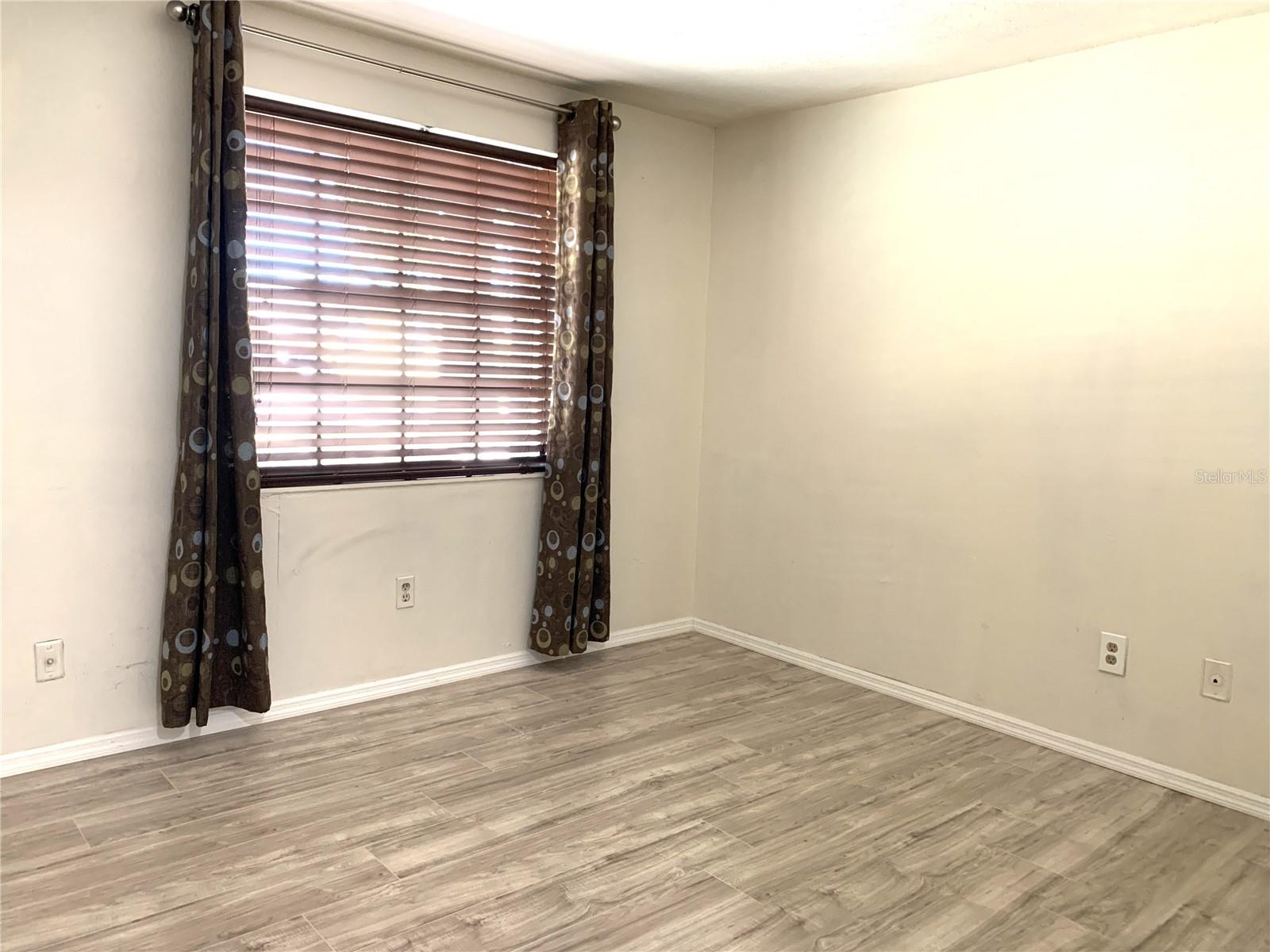 3275 FOX LAKE DR, TAMPA, FL, 33618