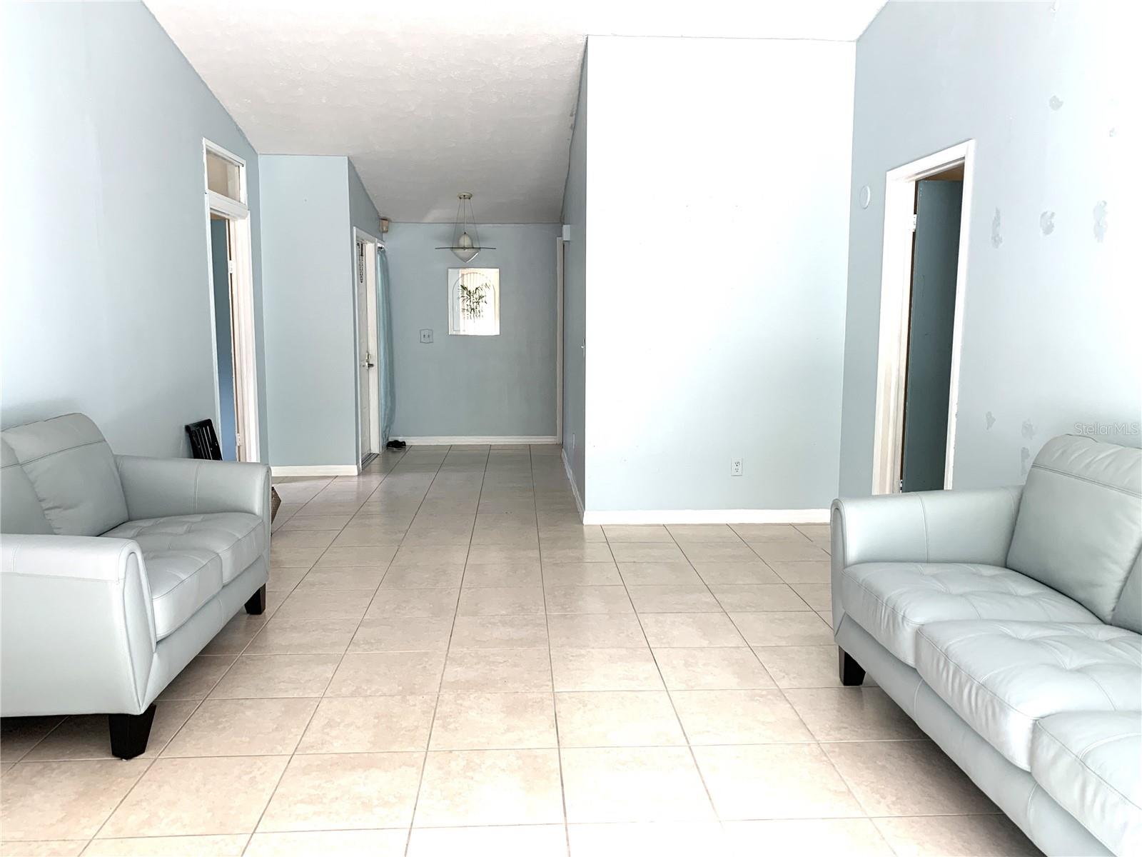 3275 FOX LAKE DR, TAMPA, FL, 33618