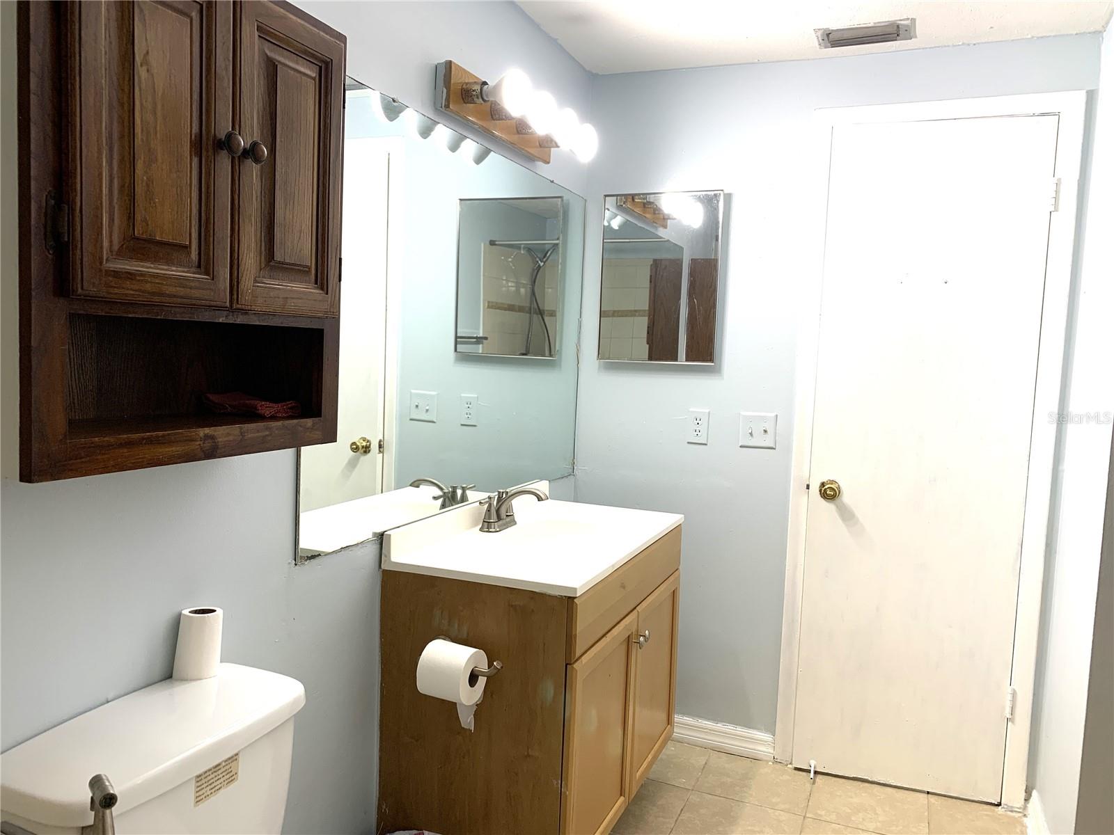 3275 FOX LAKE DR, TAMPA, FL, 33618
