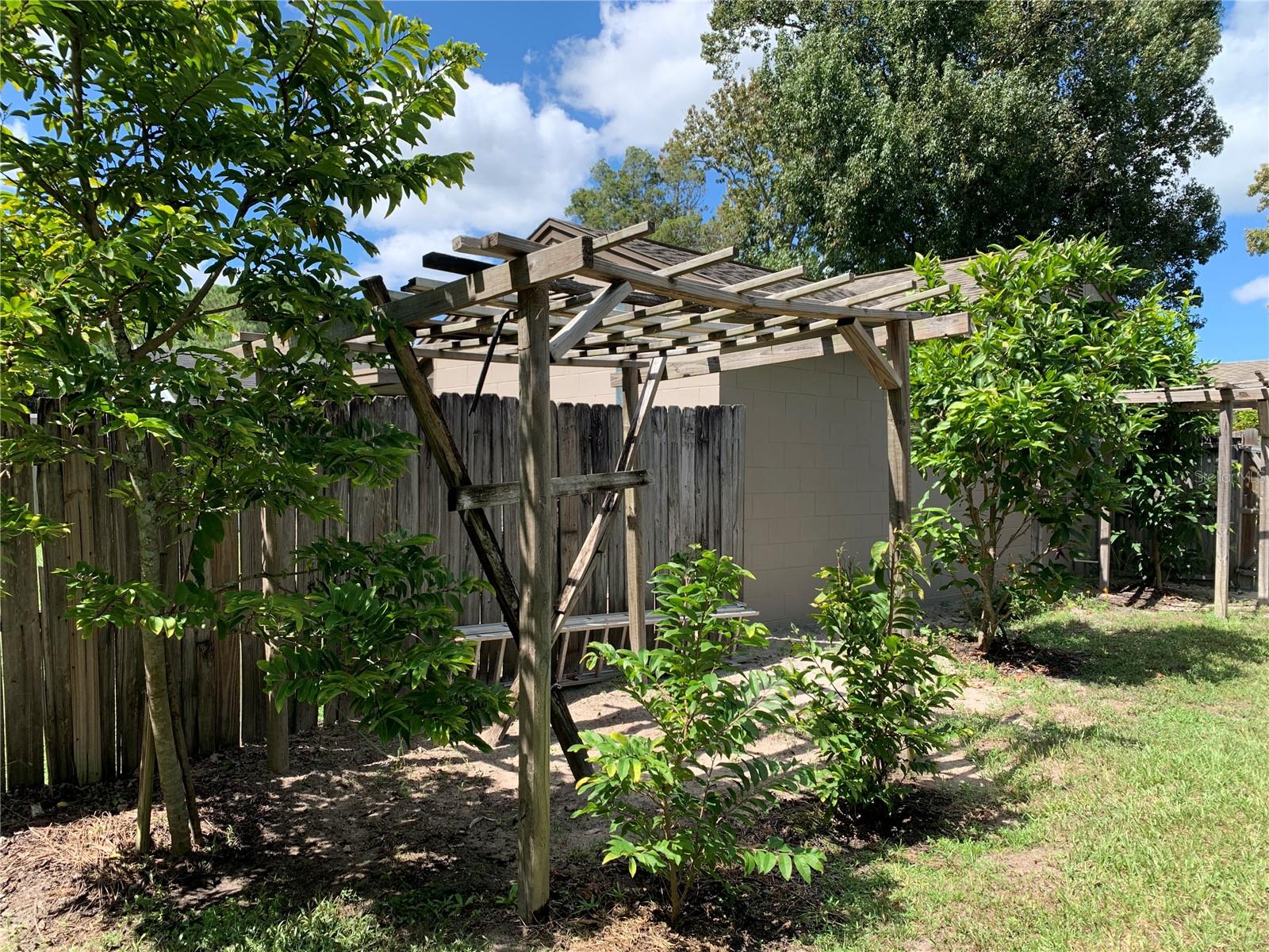 3275 FOX LAKE DR, TAMPA, FL, 33618