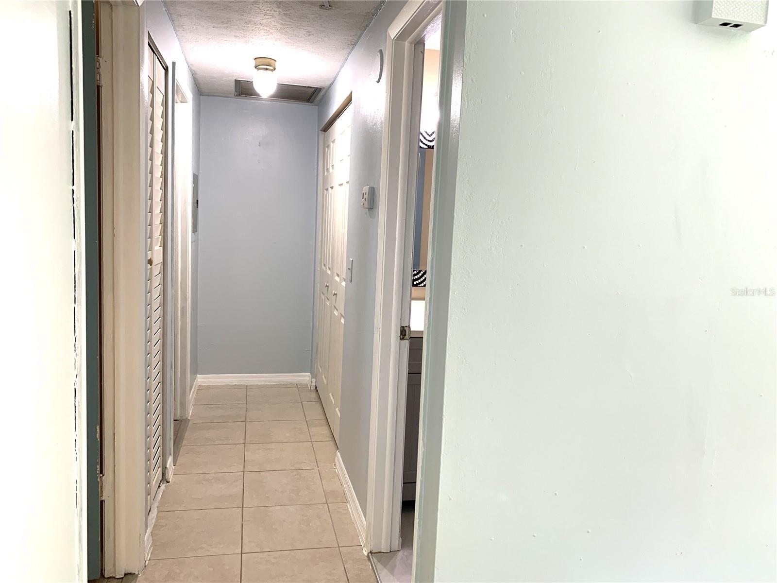 3275 FOX LAKE DR, TAMPA, FL, 33618