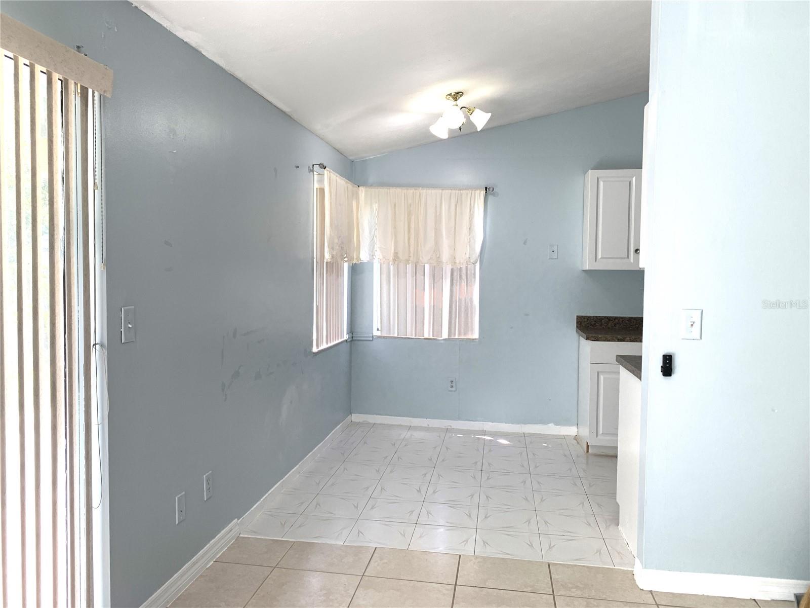 3275 FOX LAKE DR, TAMPA, FL, 33618