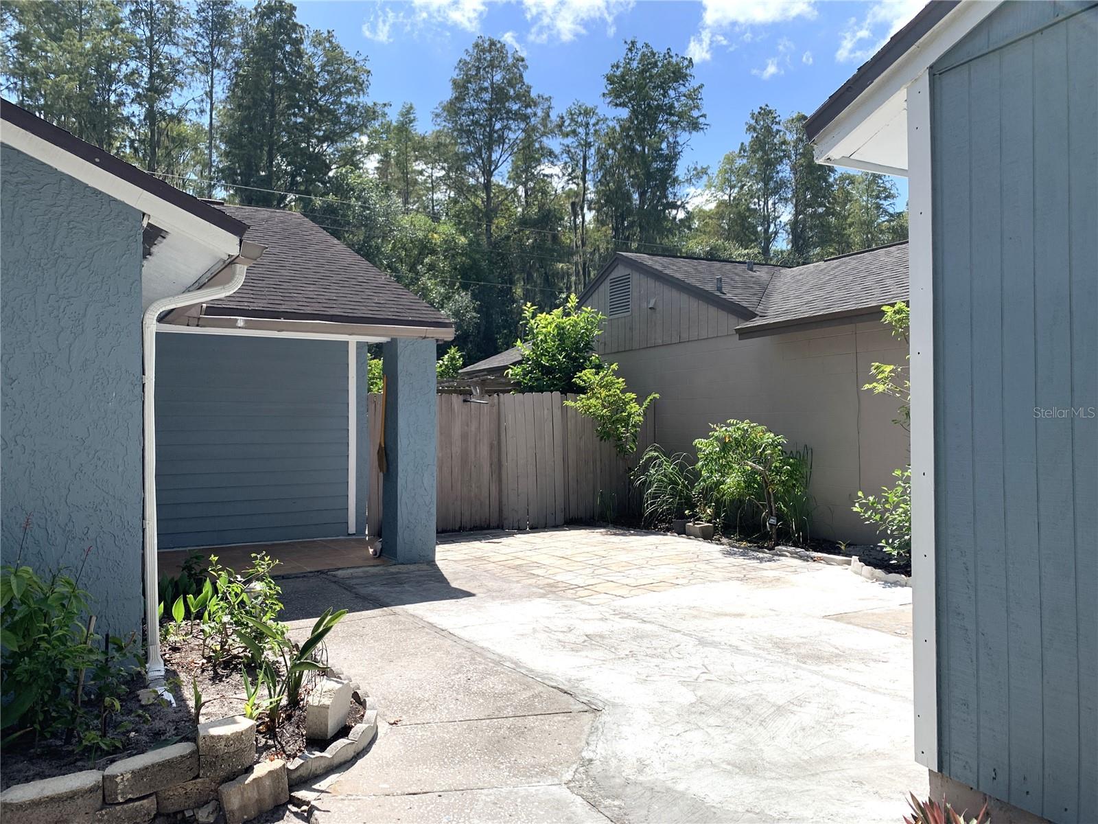 3275 FOX LAKE DR, TAMPA, FL, 33618