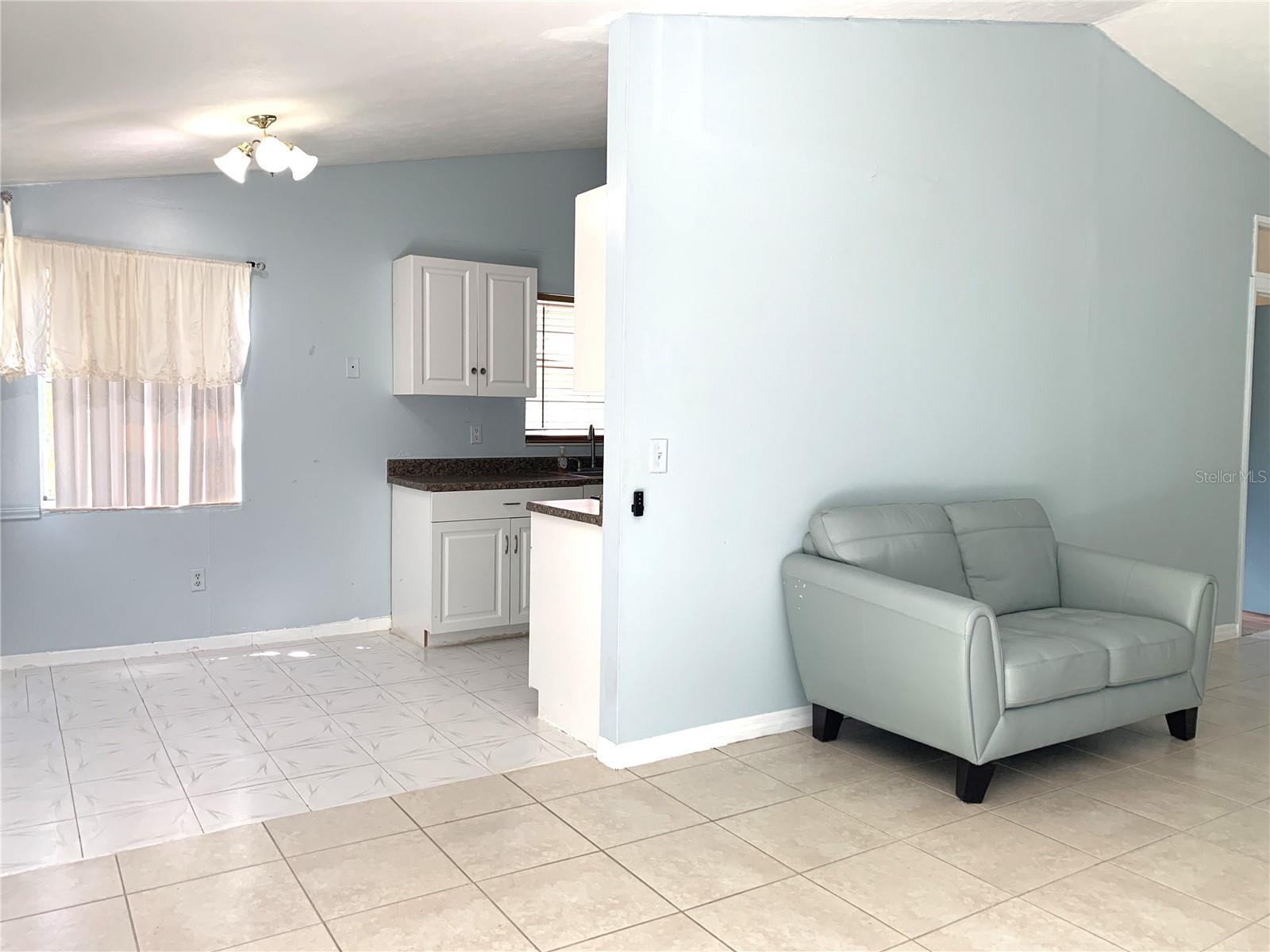 3275 FOX LAKE DR, TAMPA, FL, 33618