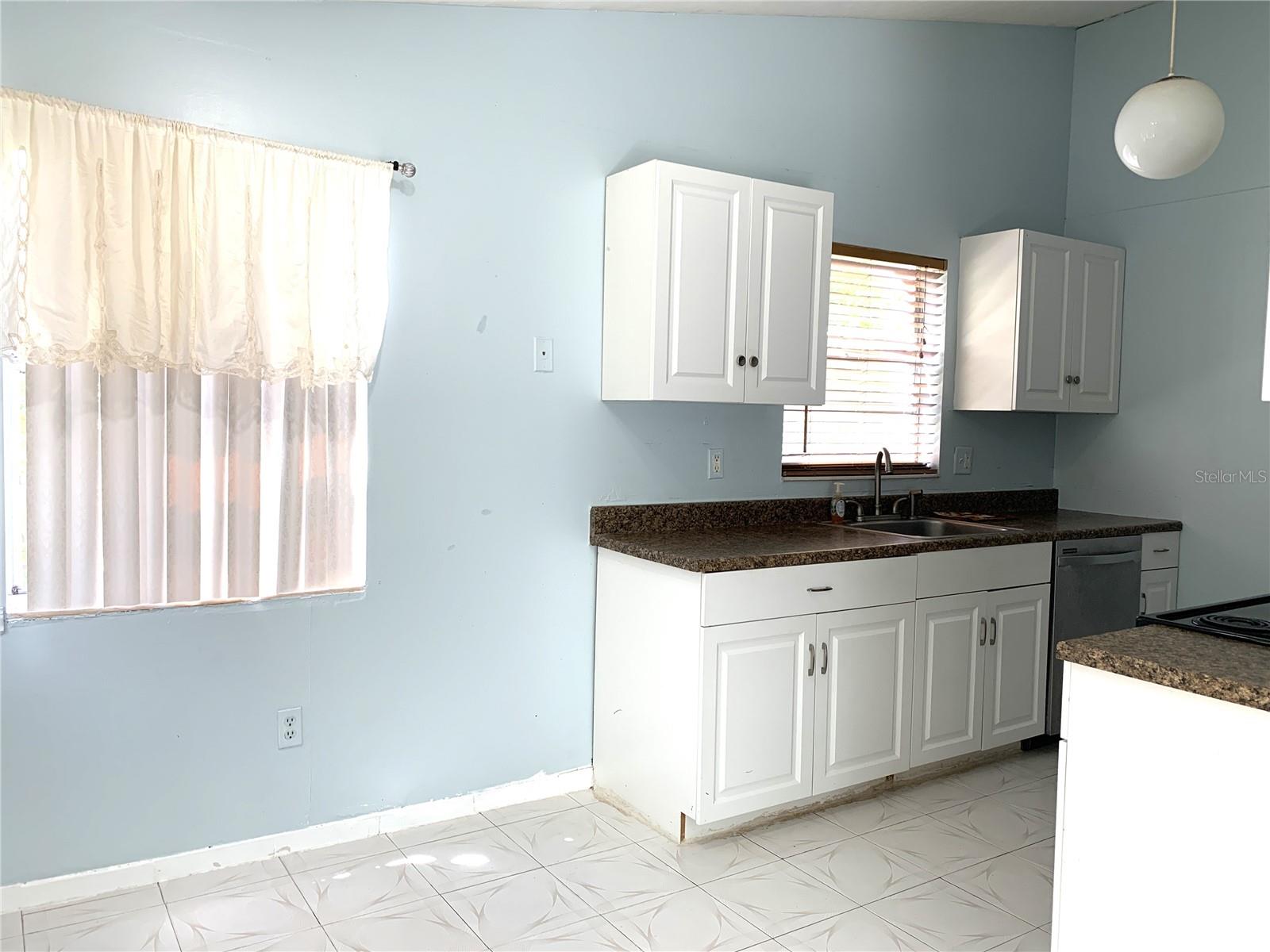 3275 FOX LAKE DR, TAMPA, FL, 33618