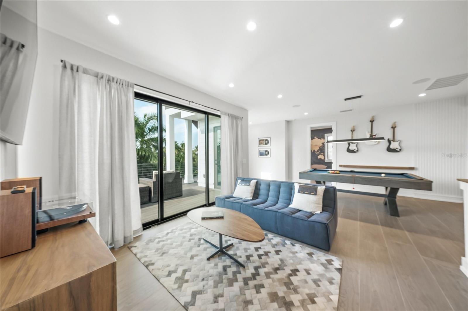 455 CLEVELAND DR, SARASOTA, FL, 34236