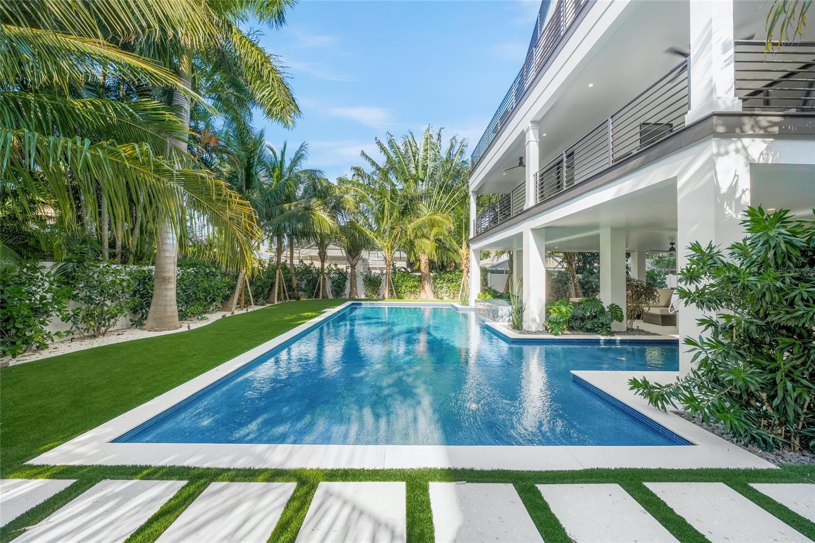 455 CLEVELAND DR, SARASOTA, FL, 34236
