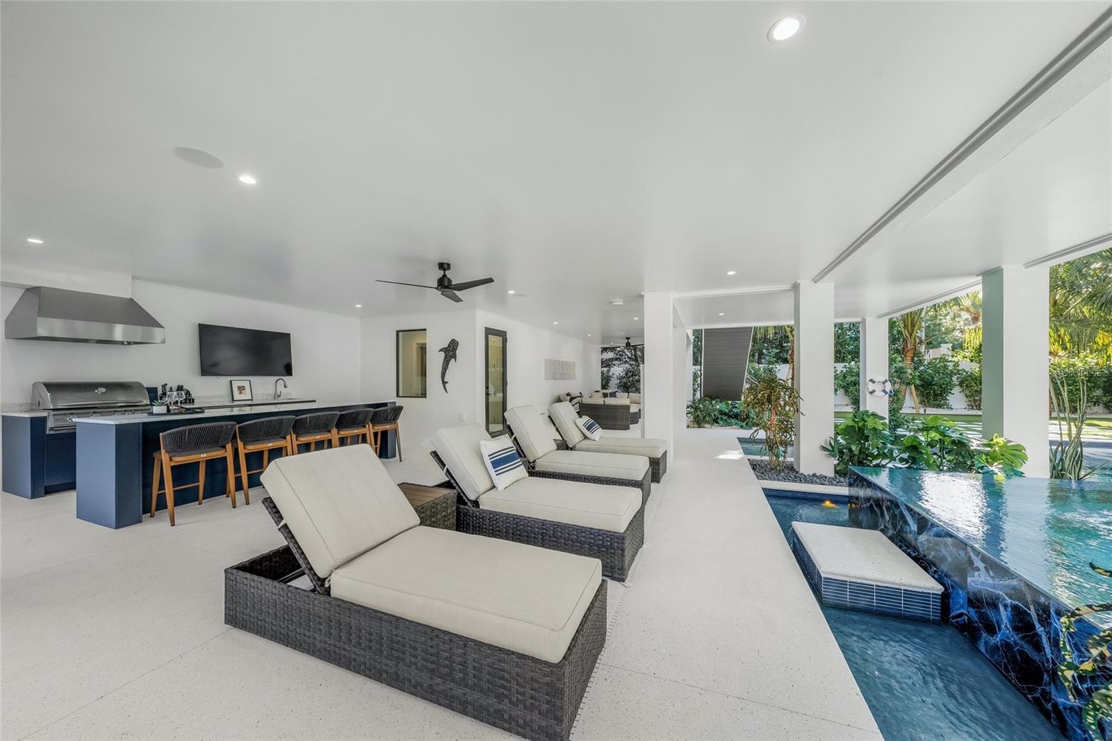 455 CLEVELAND DR, SARASOTA, FL, 34236