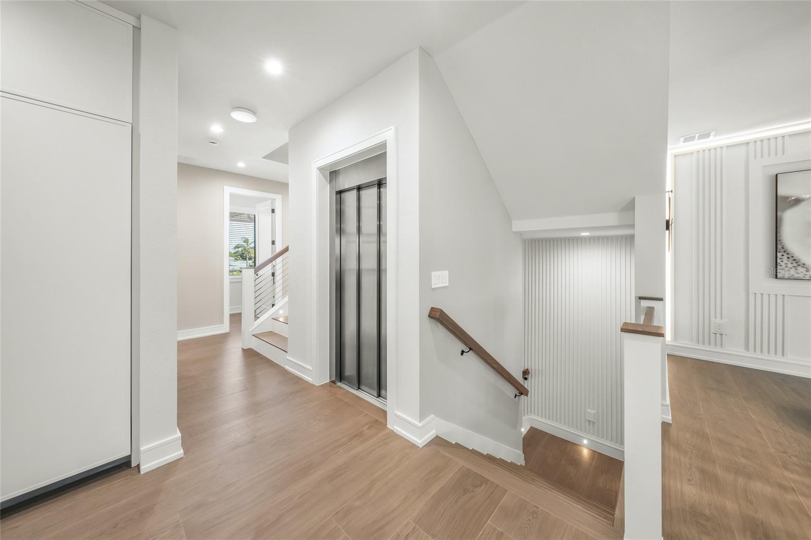 455 CLEVELAND DR, SARASOTA, FL, 34236