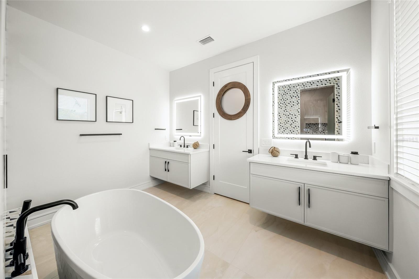455 CLEVELAND DR, SARASOTA, FL, 34236