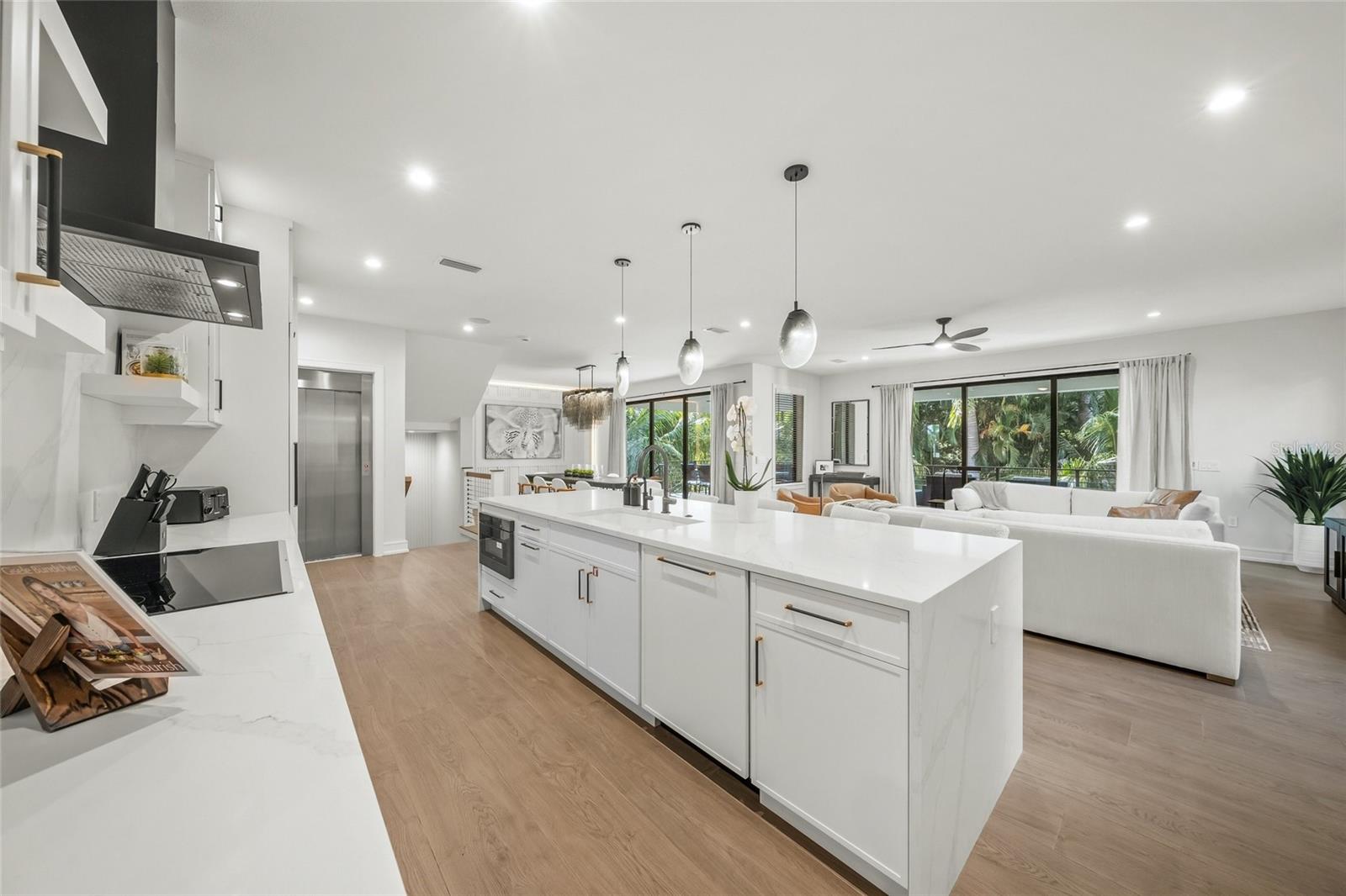 455 CLEVELAND DR, SARASOTA, FL, 34236