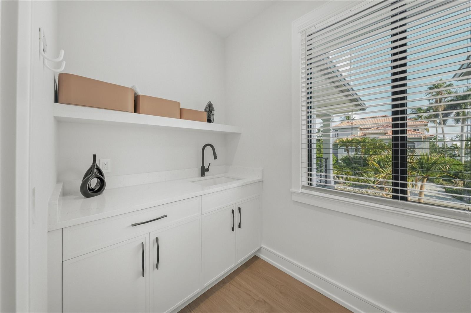 455 CLEVELAND DR, SARASOTA, FL, 34236