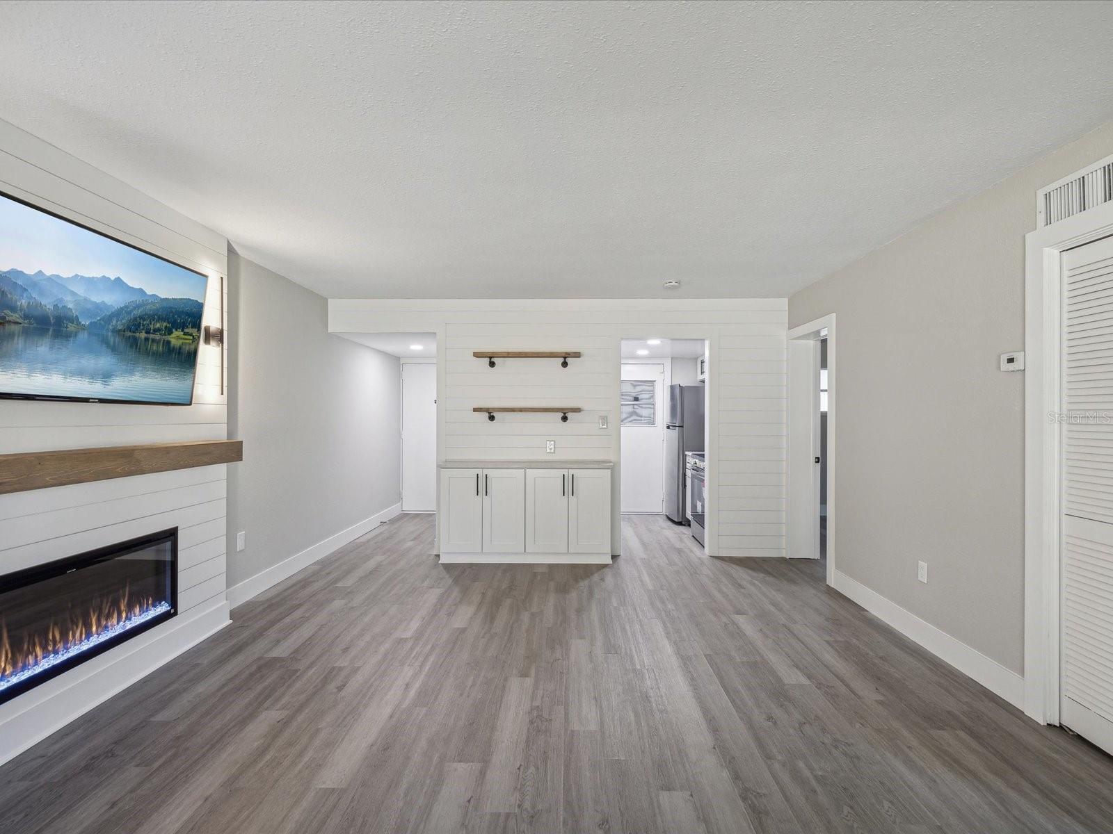 1127 KING ARTHUR CT #305, DUNEDIN, FL, 34698