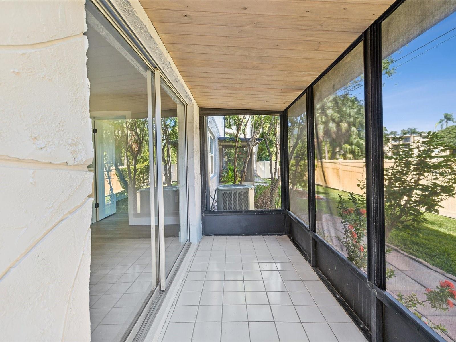 1127 KING ARTHUR CT #305, DUNEDIN, FL, 34698