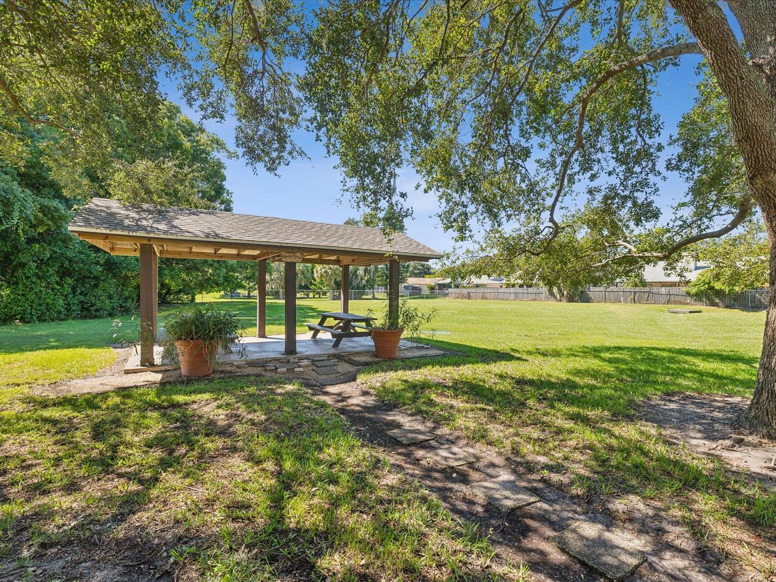 1127 KING ARTHUR CT #305, DUNEDIN, FL, 34698