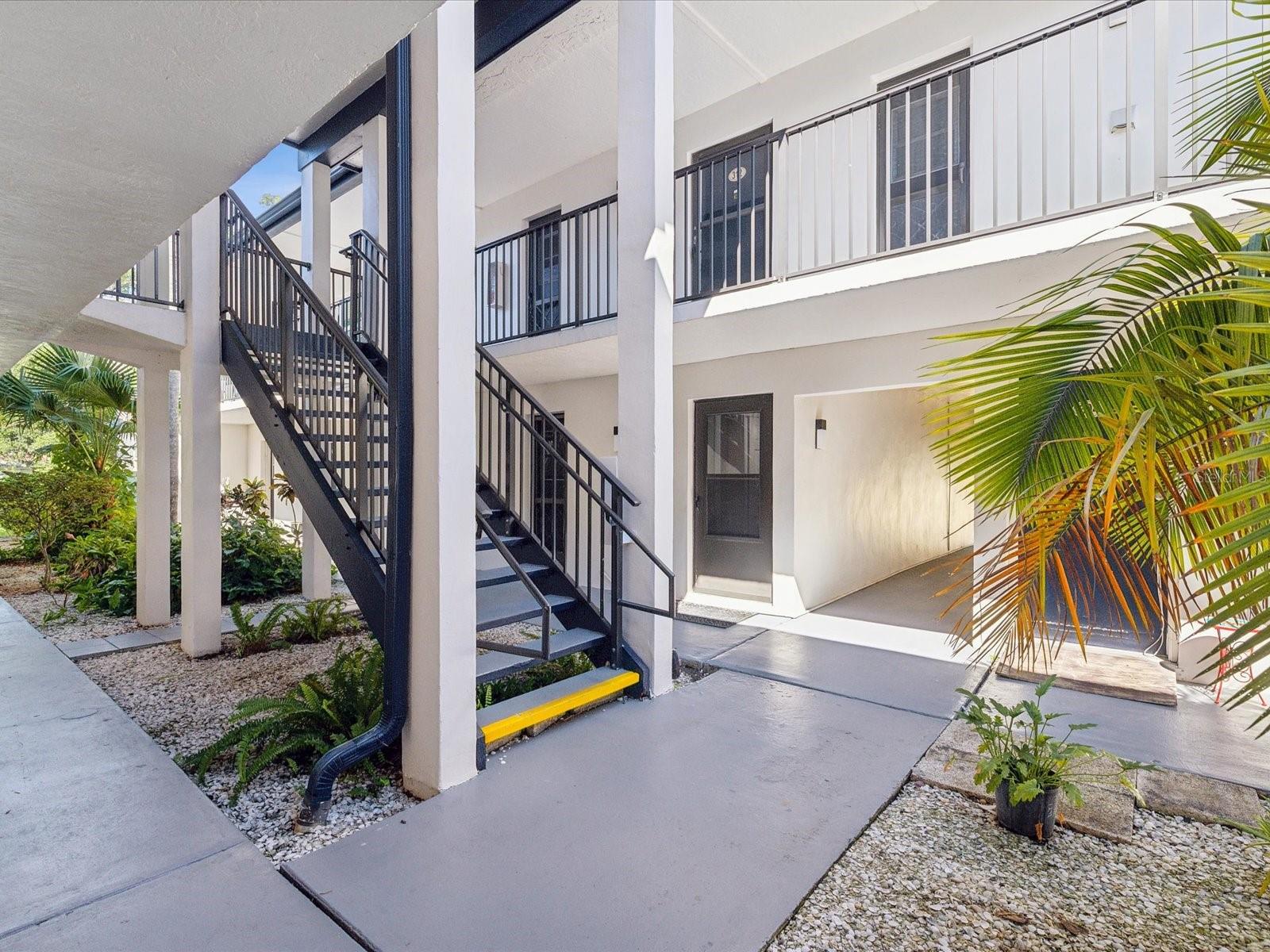 1127 KING ARTHUR CT #305, DUNEDIN, FL, 34698