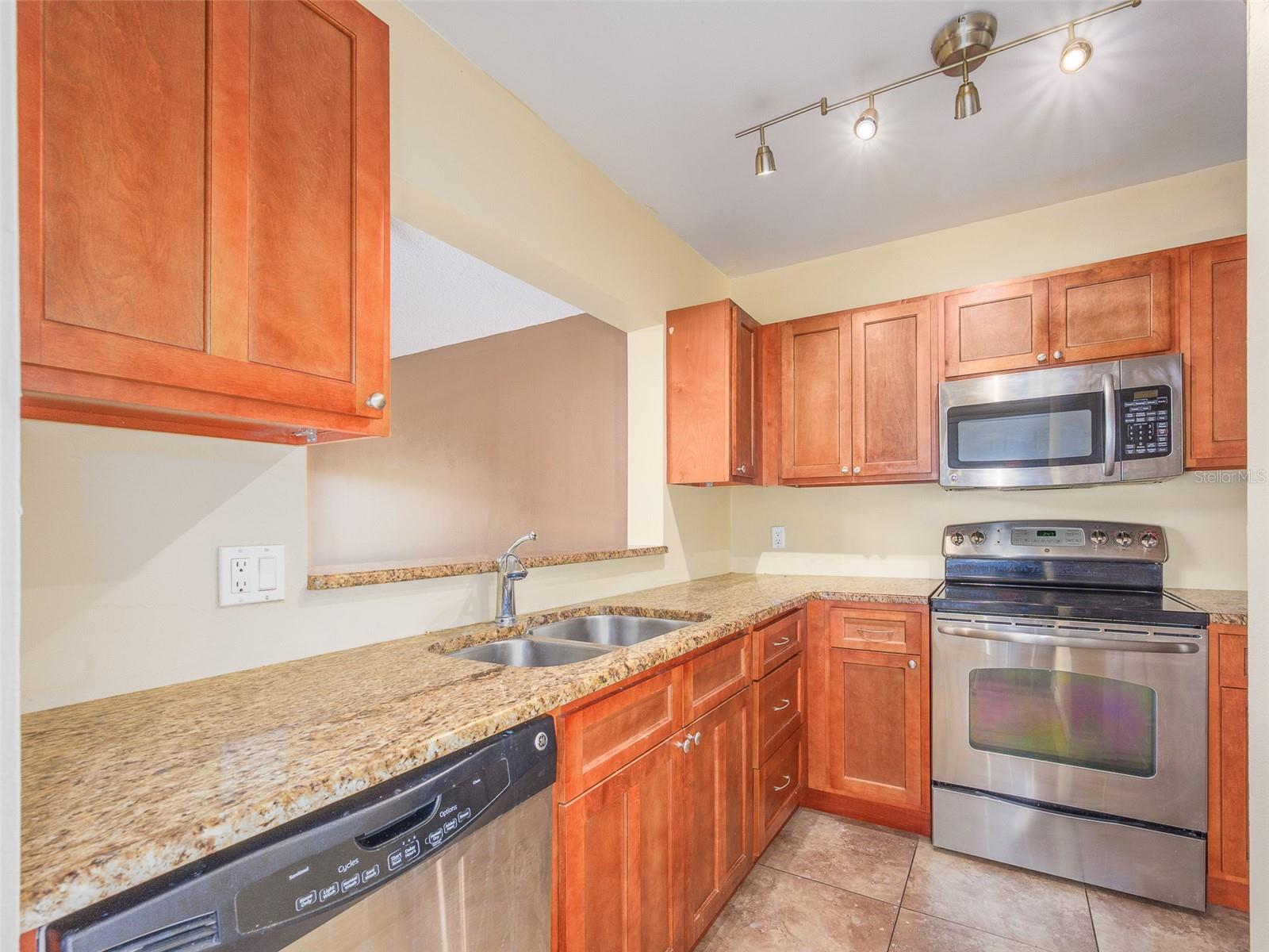 2246 STONINGTON AVE #2246, ORLANDO, FL, 32817