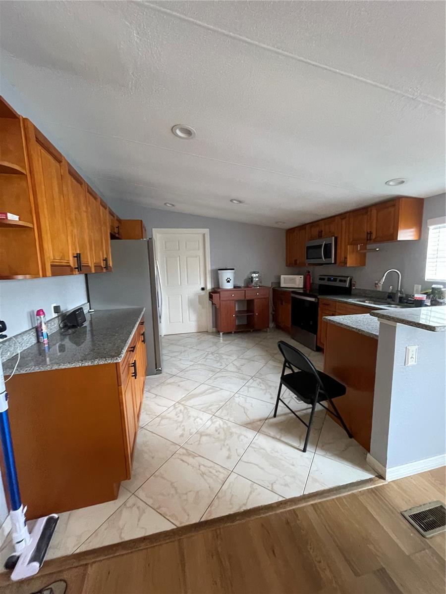 6329 CANDLEWOOD DR, WESLEY CHAPEL, FL, 33544