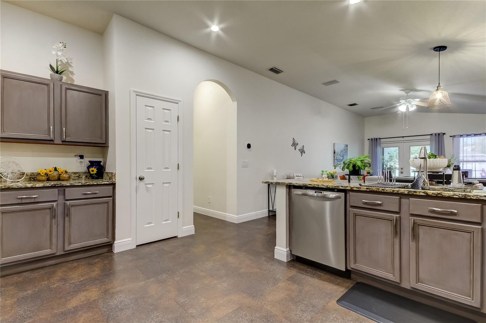 8626 TIDAL BAY LN, TAMPA, FL, 33635