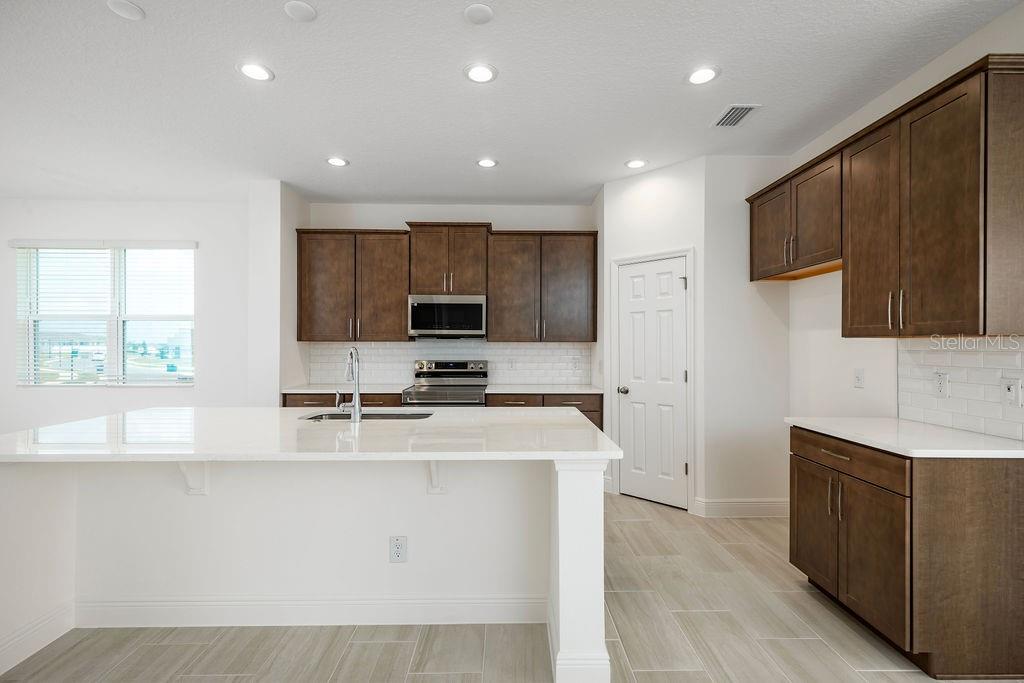 7181 DILLY LAKE AVE, GROVELAND, FL, 34736