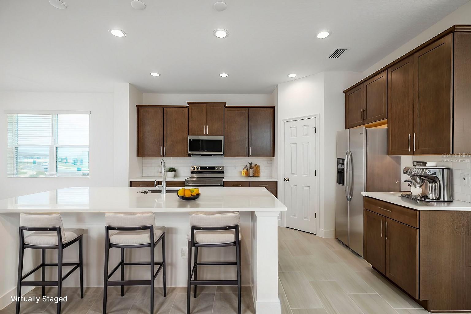 7181 DILLY LAKE AVE, GROVELAND, FL, 34736