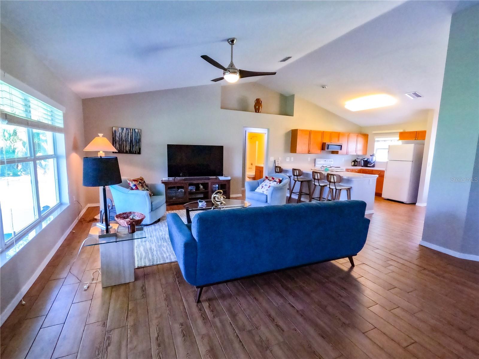 421 LONDRINA DR, PUNTA GORDA, FL, 33983