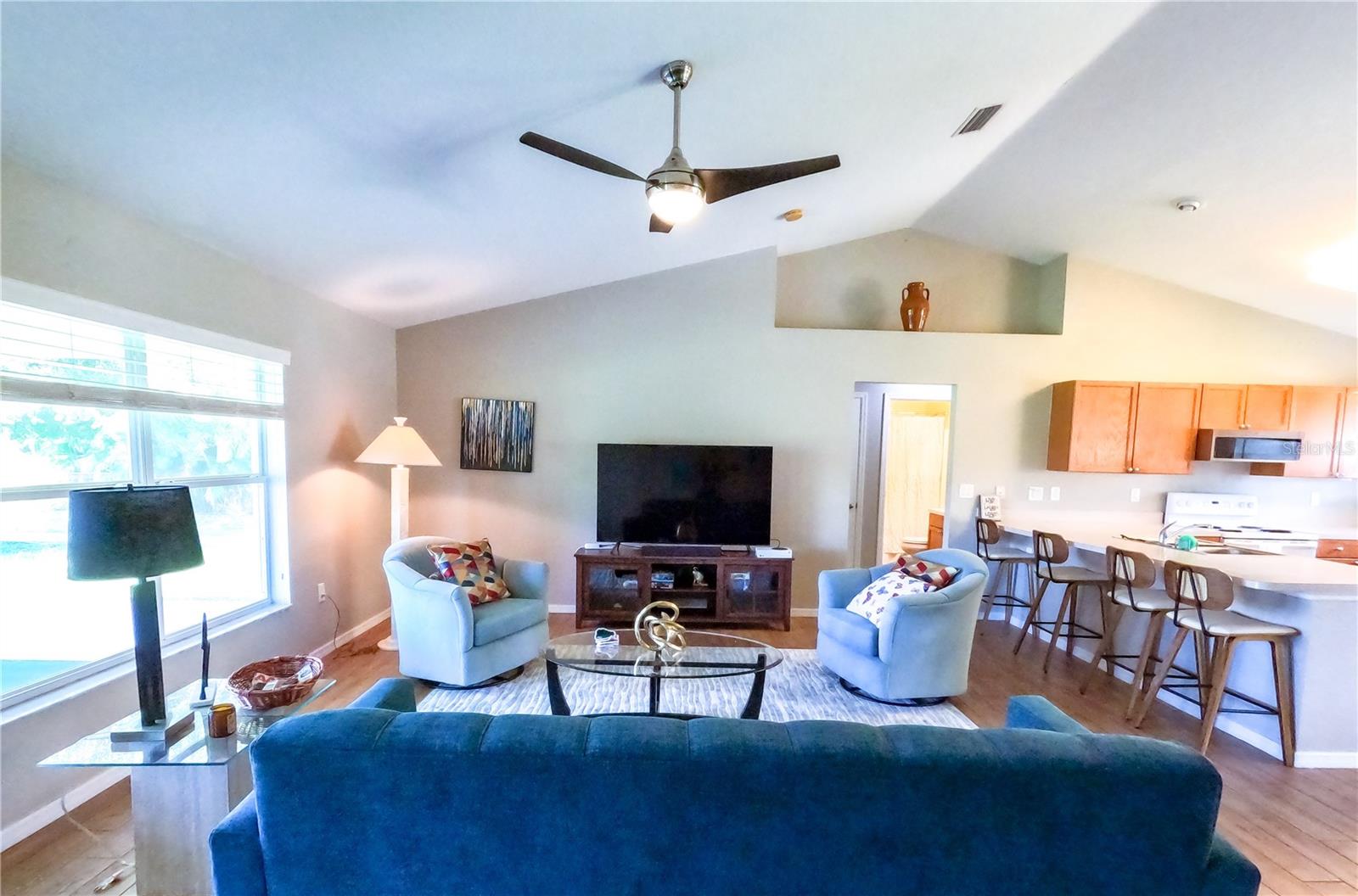 421 LONDRINA DR, PUNTA GORDA, FL, 33983