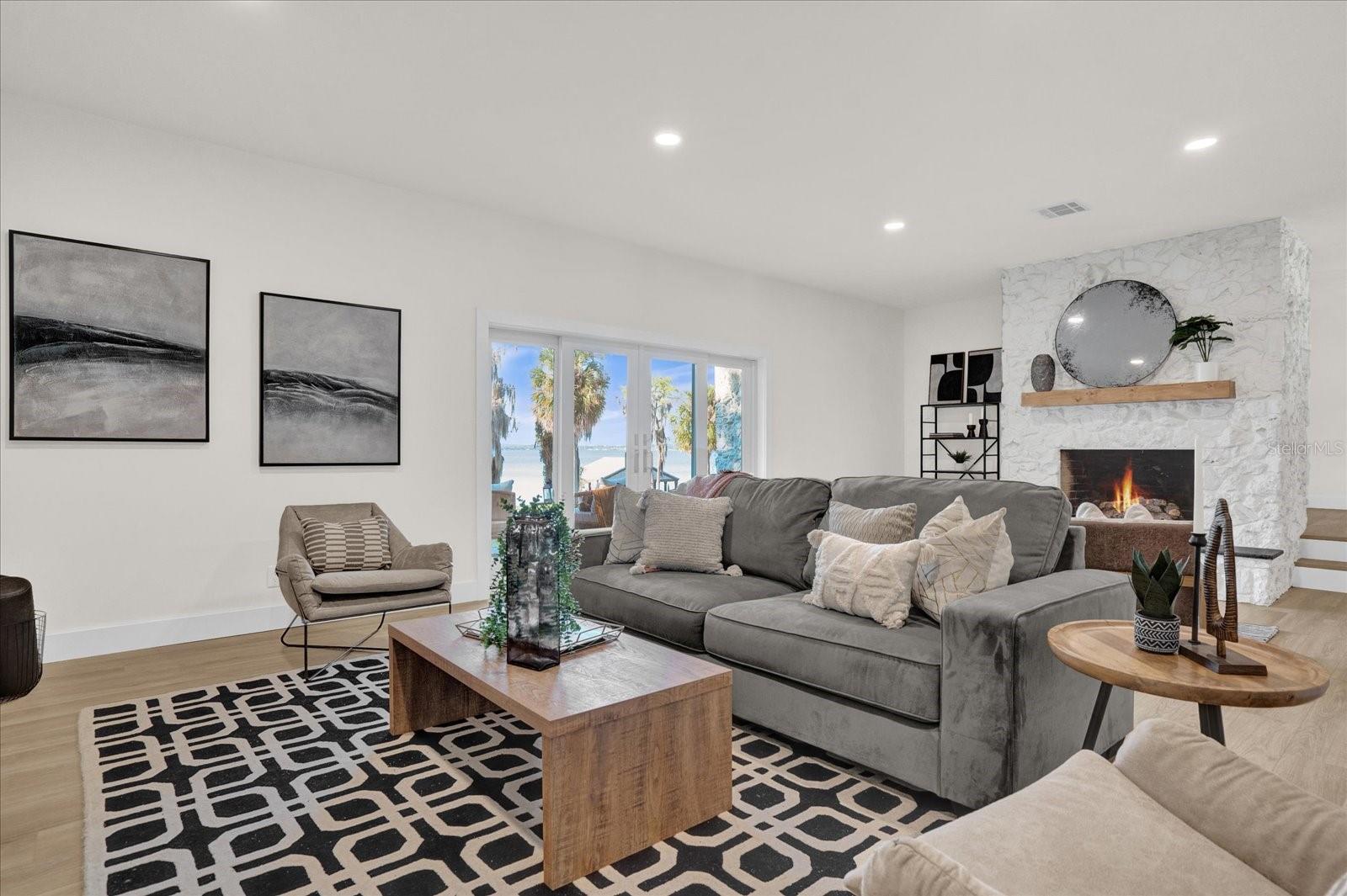 238 E LAKESHORE DR, CLERMONT, FL, 34711