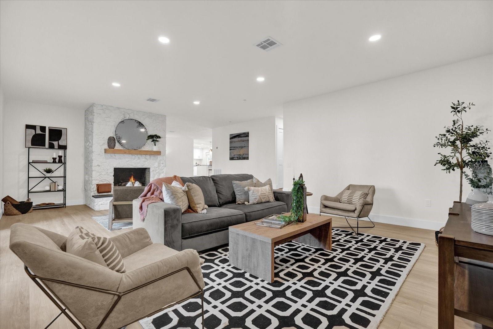 238 E LAKESHORE DR, CLERMONT, FL, 34711