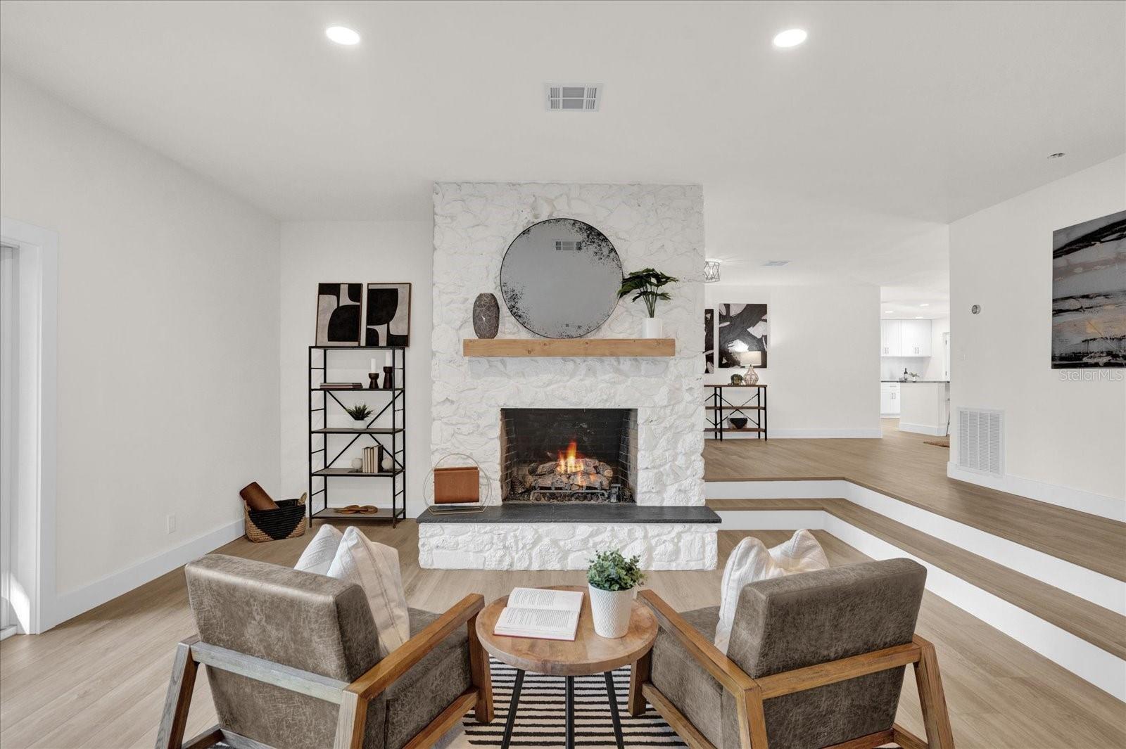 238 E LAKESHORE DR, CLERMONT, FL, 34711
