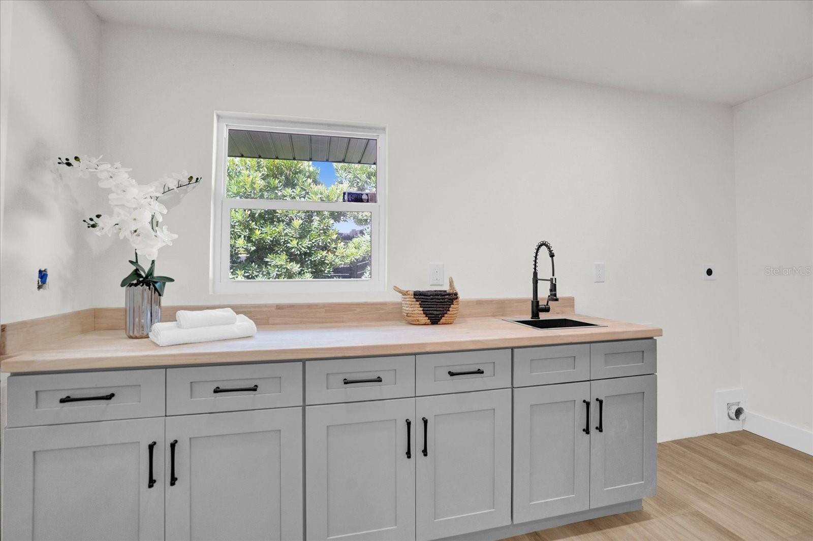 238 E LAKESHORE DR, CLERMONT, FL, 34711