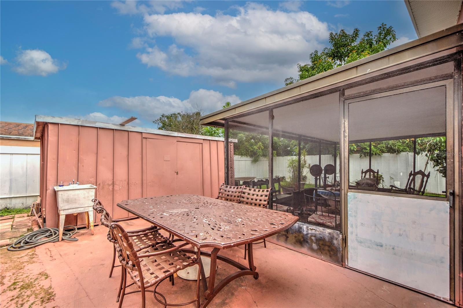 6906 N CLARK AVE, TAMPA, FL, 33614