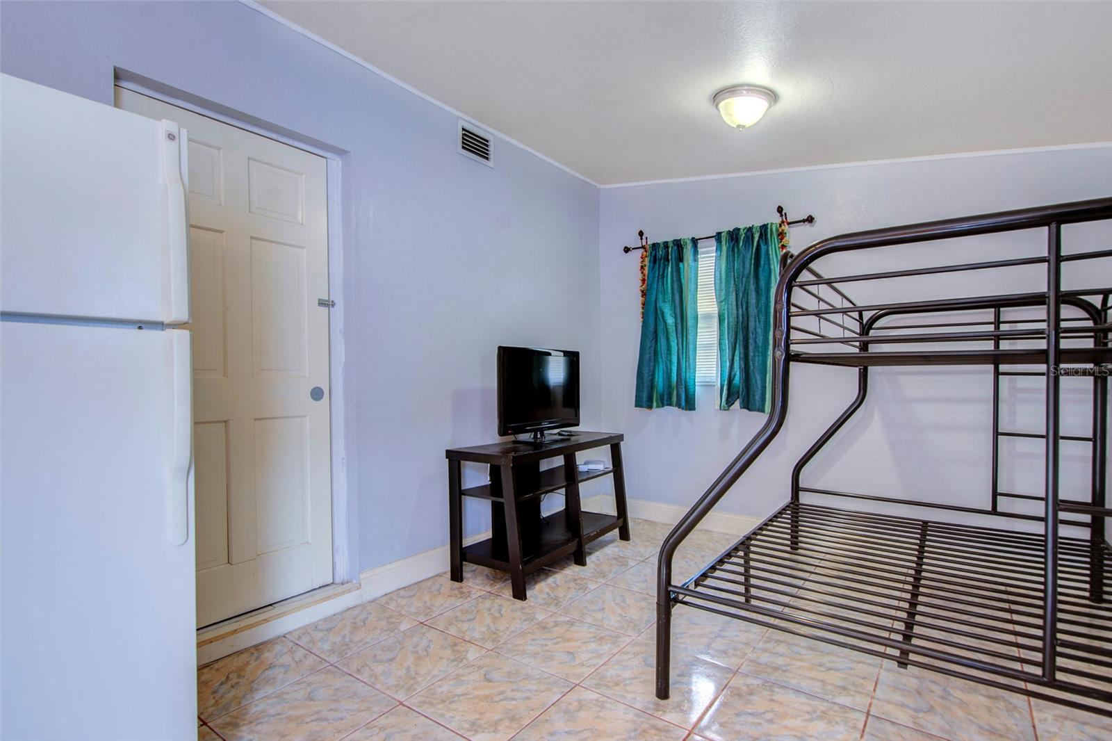 6906 N CLARK AVE, TAMPA, FL, 33614