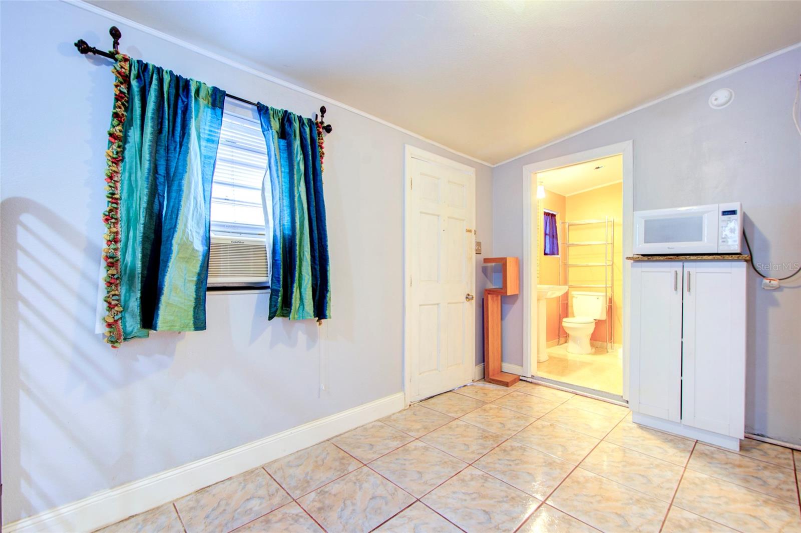 6906 N CLARK AVE, TAMPA, FL, 33614