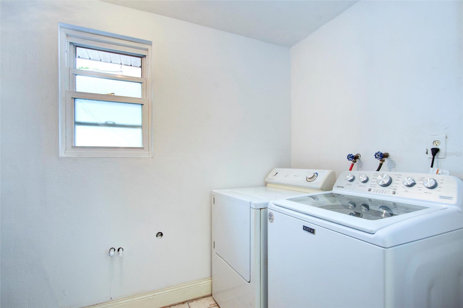 6906 N CLARK AVE, TAMPA, FL, 33614