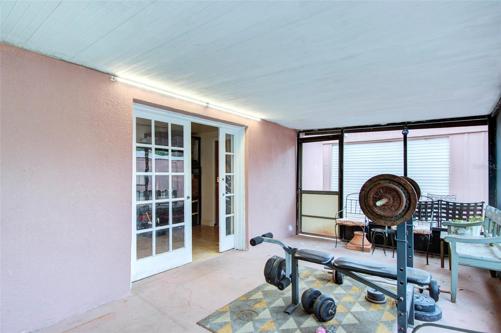 6906 N CLARK AVE, TAMPA, FL, 33614