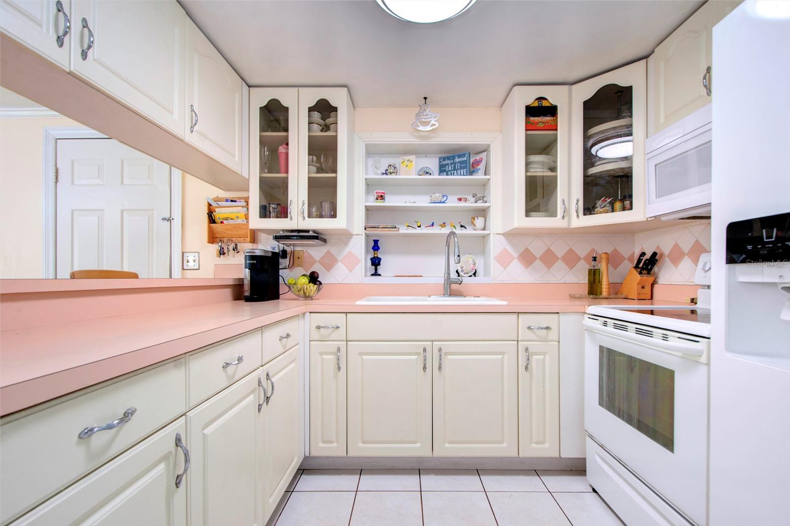 6906 N CLARK AVE, TAMPA, FL, 33614