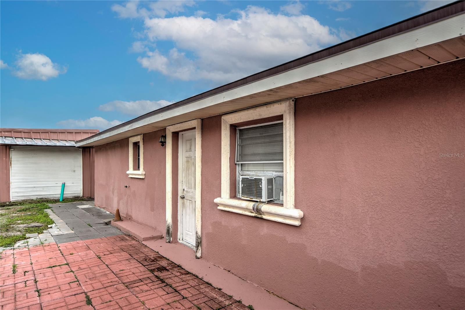 6906 N CLARK AVE, TAMPA, FL, 33614