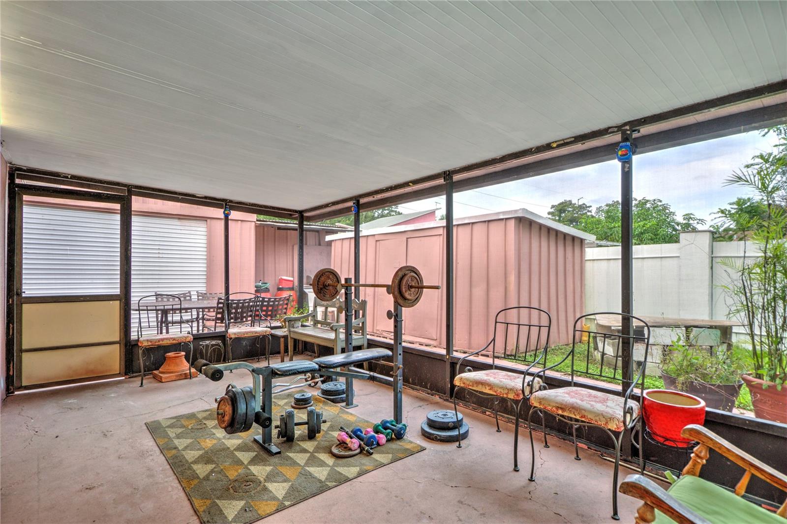 6906 N CLARK AVE, TAMPA, FL, 33614