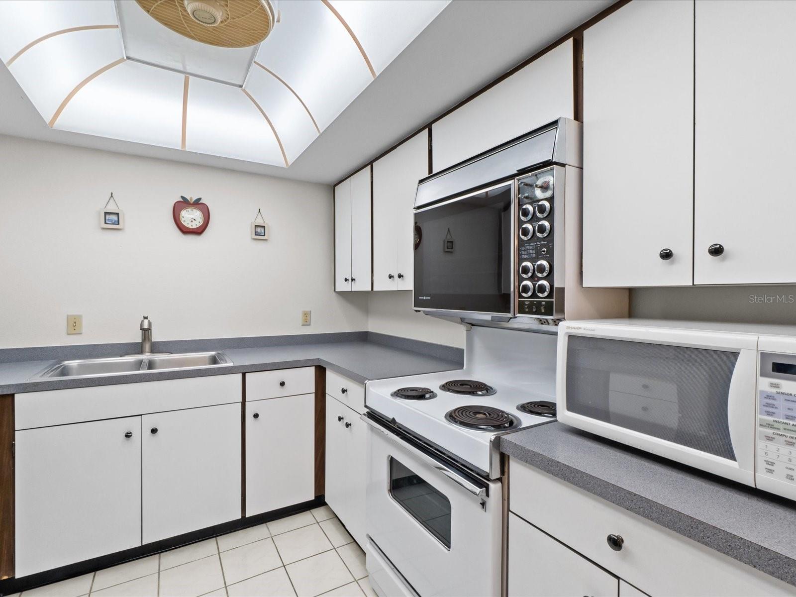 220 BELLEVIEW BLVD #702, BELLEAIR, FL, 33756